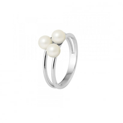 Ring 3 White Freshwater Cultured Pearls and 750/1000 White Gold